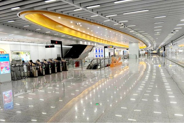 申银策略 广州地铁11号线广州东站站开通运营